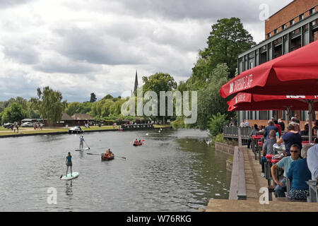 La rivière Avon à Stratford upon Avon. Le Warwickshire.UK. L'été. Juillet 2019. Banque D'Images