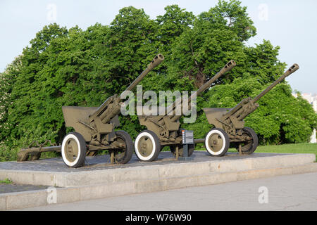 Kiev, Ukraine - Mai 2016 : 189 canons divisionnaires M1942 (ZiS-3) dans le musée de la Grande guerre patriotique. Un grand nombre de cette arme ont été produits au cours de W Banque D'Images