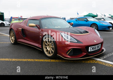 Les trois quarts d'une vue avant 2018, Lotus Exige 410 Sport, à l'affiche au Silverstone Classic 2019 Banque D'Images