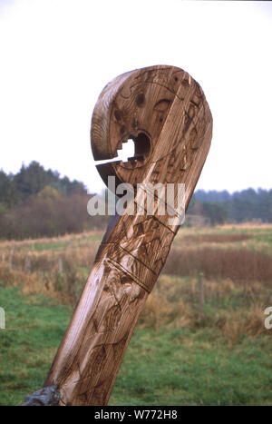 La sculpture sur bois réplique d'un navire anglo-saxon figure tête. Banque D'Images