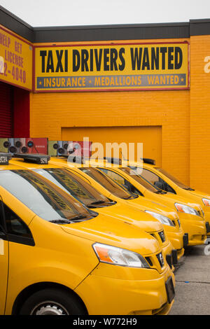 Les chauffeurs de taxi voulaient se connecter à Brooklyn New York Banque D'Images