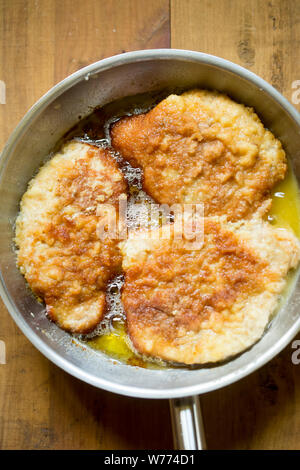 Escalopes de porc panées polonaise pan frits sur Banque D'Images