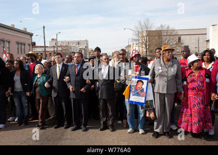 45e anniversaire de la manifestation de Selma, Alabama à Montgomery, Alabama Description physique : 1 photographie : numérique, TIFF, la couleur. Notes : Pour le 45e anniversaire de la manifestation 1965 de Selma à Montgomery, en Alabama, les gens marchaient à travers le pont Edmund Pettus pour recréer l'événement. ; Don ; F. George Landegger ; 2010 ; (DLC/PP-2010:090.) ; fait partie de : George F. Landegger Collection de photographies de l'Alabama dans l'Amérique de Carol M. Highsmith dans le projet Carol M. Highsmith Archive. ; Titre, date, sujet, et les mots-clés fournis par le photographe. ; Banque D'Images