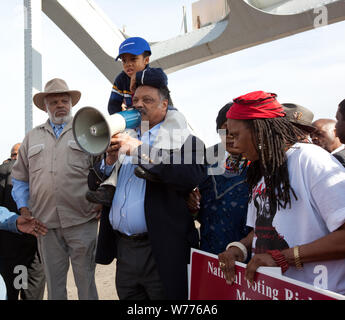 45e anniversaire de la manifestation de Selma, Alabama à Montgomery, Alabama Description physique : 1 photographie : numérique, TIFF, la couleur. Notes : Pour le 45e anniversaire de la manifestation 1965 de Selma à Montgomery, en Alabama, Jesse Jackson, Winnie Mandela et d'autres dignitaires sont venus à traverser l'Edmund Pettus Bridge pour recréer l'événement ; Don ; F. George Landegger ; 2010 ; (DLC/PP-2010:090.) ; fait partie de : George F. Landegger Collection de photographies de l'Alabama dans l'Amérique de Carol M. Highsmith dans le projet Carol M. Highsmith Archive. ; Titre, date, sujet, et ke Banque D'Images