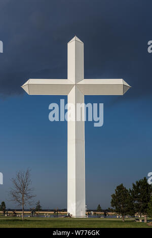 Un 19-story-high cross, érigée par la Croix-Rouge américaine à but non lucratif ministères le long de 40 (l'ancien U.S. Route 66) près de groom dans le Texas Panhandle Description physique : 1 photographie : numérique, tiff, la couleur. Notes : Titre, date et mots-clés basés sur les informations fournies par le photographe. ; Banque D'Images