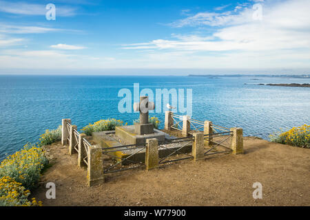 Célèbre écrivain français François-René de Chateaubriand sur la tombe de l'île du Grand Bé, St Malo monument, Bretagne, France. Banque D'Images