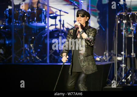 Scorpions en concert au Sporting Monte-Carlo à Monaco, salle de concert avec Klaus Meine, Pawel Macidowa, Rudolf Schenker, JAMES KOTTAK et Matthias Banque D'Images