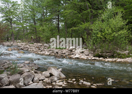 Une paisible partie de la Guadalupe River au nord de New Braunfels dans Comal Comté (Texas) Description physique : 1 photographie : numérique, tiff, la couleur. Notes : Titre, date et mots-clés basés sur les informations fournies par le photographe. ; Don ; l'Lyda Hill Foundation ; 2014 ; (DLC/PP-2014:054). ; fait partie de : Lyda Hill Texas Collection de photographies dans l'Amérique de Carol M. Highsmith dans le projet Carol M. Highsmith Archive. ; Banque D'Images