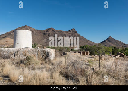 Une petite partie de Shafter, un Presidio County, Texas, près de la rivière Rio Grande Description physique : 1 photographie : numérique, tiff, la couleur. Notes : Titre, date et mots-clés basés sur les informations fournies par le photographe. ; s'il a une dizaine d'habitants, c'est inclus dans l'état de la Société Historique Liste des villes fantômes. L'argent onetime boomtown avec une population de 4 000 en 1940, a été nommé en l'honneur du général William Shafter, qui à un moment donné que Fort Davis dans l'ouest du Texas. ; fait partie de : Lyda Hill Texas Collection de photographie Banque D'Images