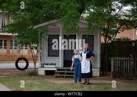 Une scène de la pièce de To Kill A Mockingbird, effectuée à Monroeville, Pennsylvania Description physique : 1 photographie : numérique, TIFF, la couleur. Notes : Cette présentation spéciale commémore le 50e anniversaire du best-seller, le prix Pulitzer en roman d'Harper Lee, originaire de Monroeville, Alabama. De nombreux lettrés et les résidents locaux estiment certains de l'enfance de Mme Lee connaissances ont servi de modèle pour les personnalités dans le vénéré livre concernant la lutte contre l'injustice raciale dans le sud pendant les années 1930. ; Don ; F. George Landegger ; 2010 ; (DLC/PP-2010:090) ; le formulaire. Banque D'Images