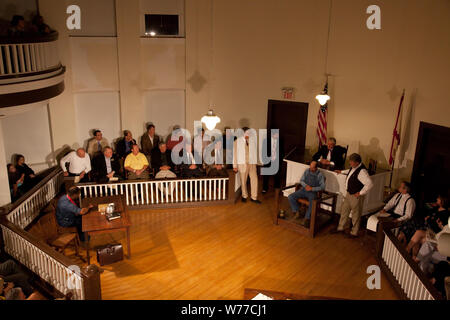 Une scène de la pièce de To Kill A Mockingbird, effectuée à Monroeville, Pennsylvania Description physique : 1 photographie : numérique, TIFF, la couleur. Notes : Cette présentation spéciale commémore le 50e anniversaire du best-seller, le prix Pulitzer en roman d'Harper Lee, originaire de Monroeville, Alabama. De nombreux lettrés et les résidents locaux estiment certains de l'enfance de Mme Lee connaissances ont servi de modèle pour les personnalités dans le vénéré livre concernant la lutte contre l'injustice raciale dans le sud pendant les années 1930. ; Don ; F. George Landegger ; 2010 ; (DLC/PP-2010:090) ; le formulaire. Banque D'Images