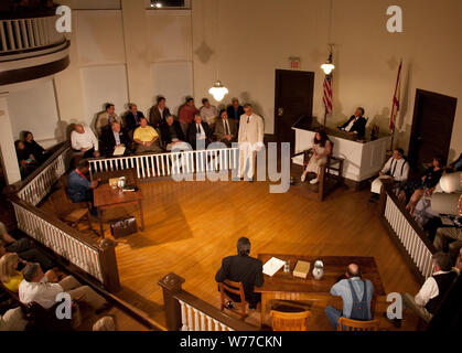 Une scène de la pièce de To Kill A Mockingbird, effectuée à Monroeville, Pennsylvania Description physique : 1 photographie : numérique, TIFF, la couleur. Notes : Cette présentation spéciale commémore le 50e anniversaire du best-seller, le prix Pulitzer en roman d'Harper Lee, originaire de Monroeville, Alabama. De nombreux lettrés et les résidents locaux estiment certains de l'enfance de Mme Lee connaissances ont servi de modèle pour les personnalités dans le vénéré livre concernant la lutte contre l'injustice raciale dans le sud pendant les années 1930. ; Don ; F. George Landegger ; 2010 ; (DLC/PP-2010:090) ; le formulaire. Banque D'Images