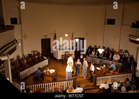 Une scène de la pièce de To Kill A Mockingbird, effectuée à Monroeville, Pennsylvania Description physique : 1 photographie : numérique, TIFF, la couleur. Notes : Cette présentation spéciale commémore le 50e anniversaire du best-seller, le prix Pulitzer en roman d'Harper Lee, originaire de Monroeville, Alabama. De nombreux lettrés et les résidents locaux estiment certains de l'enfance de Mme Lee connaissances ont servi de modèle pour les personnalités dans le vénéré livre concernant la lutte contre l'injustice raciale dans le sud pendant les années 1930. ; Don ; F. George Landegger ; 2010 ; (DLC/PP-2010:090) ; le formulaire. Banque D'Images