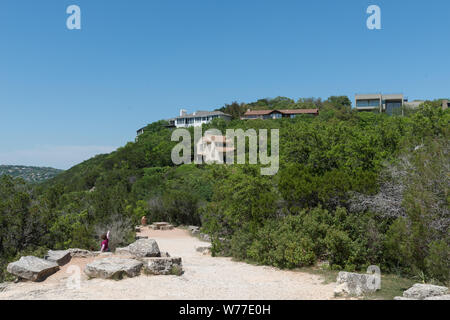 Vue du lac Austin de Mount Bonnell, au-dessus de Austin, Texas Description physique : 1 photographie : numérique, tiff, la couleur. Notes : Lake Austin, une fine et sinueuse réservoir créé en 1939 par l'endiguement de la rivière Colorado, à ne pas confondre avec la rivière Colorado qui traverse plusieurs États membres plus à l'ouest. Mount Bonnell a été une randonnée, pique-nique populaire destination touristique et depuis les années 1850. ; Titre, date et mots-clés basés sur les informations fournies par le photographe. ; Don ; l'Lyda Hill Foundation ; 2014 ; (DLC/PP-2014:054). ; fait partie de : Lyda Hill Texas C Banque D'Images