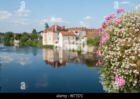 La ville de l'écrit et de l'artisanat livre Montmorillon France Banque D'Images