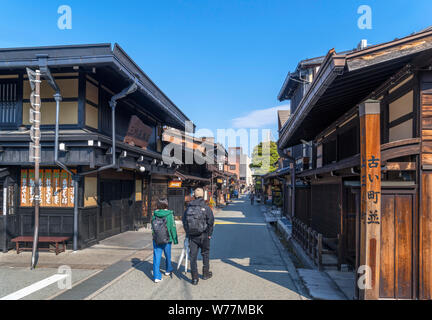 Les bâtiments traditionnels japonais sur Kamisannomachi, une rue de la vieille-Sanmachi suji district,Takayama, Gifu Prefecture, Honshu, Japan Banque D'Images