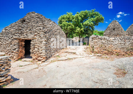 Gordes, Vaucluse - Borie, une structure en pierre sèche dans la région Provence-Alpes-Côte d'azur du sud-est de la France Banque D'Images