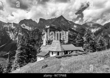 Le charmant côté montagne chapelle de St Magdalena dans la vallée Gschnitztal près de Steinach Tirol dans une petite ville sur la route du col du Brenner. Banque D'Images