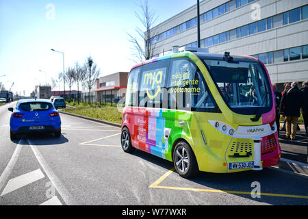 Meyzieu Jonage (sud-est de la France) : inauguration de la première navette routière autonome Mia, exploité par la société Navya, le 28 mars 2019. L'aut Banque D'Images