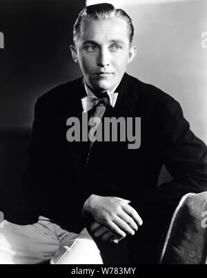 BING CROSBY, allant de Hollywood, 1933 Banque D'Images