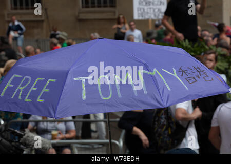 Londres, Royaume-Uni. 3 août 2019. Les supporters de Tommy Robinson tiennent un rallye près d'Oxford Circus. Credit: Joe Kuis / Alamy News Banque D'Images