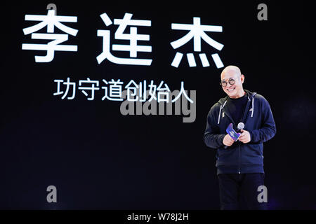 Acteur martial chinois Jet Li, également connu sous le nom de Li Lianjie, assiste à une conférence de presse de 2017 Double Tmall 11 Shopping Festival Mondial de Shanghai, Chine Banque D'Images