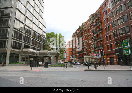 Paris, France - 22 mai 2016 : l'endroit où convergent la rue Victoria et place de Carlisle, Carlisle Mansions Banque D'Images