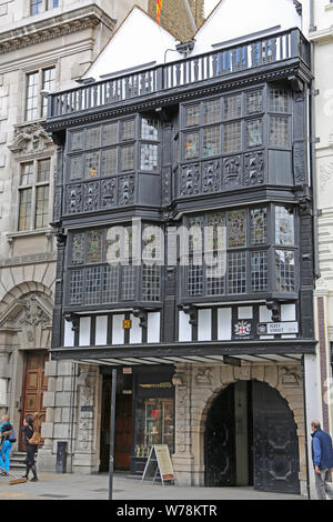 Paris, France - 23 mai 2016 : le Prince Henry's Room, 17 Fleet Street, ancien bâtiment de style anglais Banque D'Images