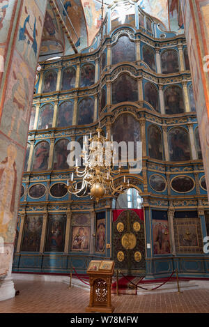 Vologda Region, Russie - le 28 juillet 2019 : Ancienne fresqoes sur les murs de la Cathédrale Sainte-Sophie à la perm. Les murs intérieurs sont couverts avec fres Banque D'Images