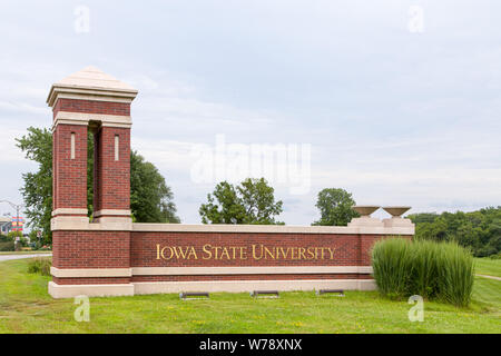 AMES, IA/USA - 6 août 2015 : Entrée de la Iowa State University. État de l'Iowa est une université de recherche aux États-Unis. Banque D'Images