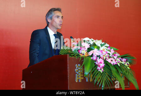 Ancien joueur de football portugais Paulo Sousa, le nouvel entraîneur-chef nommé de la Tianjin Tianjin Quanjian Quanjian la parole lors du Football Cl Banque D'Images