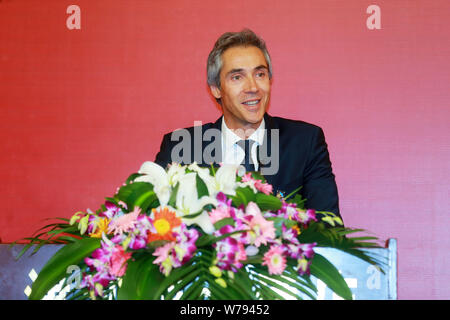 Ancien joueur de football portugais Paulo Sousa, le nouvel entraîneur-chef nommé de la Tianjin Tianjin Quanjian Quanjian la parole lors du Football Cl Banque D'Images