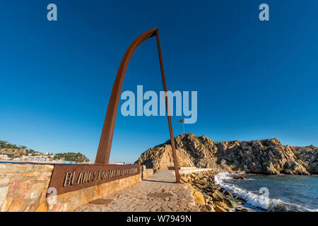 PORTAL DE COSTA BRAVA (©NON TROUVÉ) PUNTA SA PALOMERA ROCK BLANES COSTA BRAVA Gérone Catalogne Espagne Banque D'Images