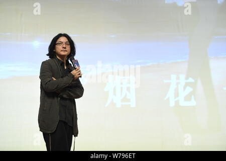 Réalisateur japonais Shunji Iwai assiste à une conférence de presse pour son film 'anime' artifice à Beijing, Chine, 26 novembre 2017. Banque D'Images