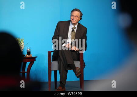 --FILE--Bill Gates, co-fondateur de Microsoft et co-présidente de la Fondation Bill & Melinda Gates, assiste à une conférence de presse à Beijing, Chine, 30 sept. Banque D'Images