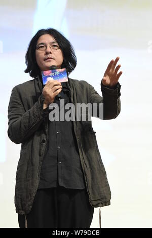 Réalisateur japonais Shunji Iwai assiste à une conférence de presse pour son film 'anime' artifice à Beijing, Chine, 26 novembre 2017. Banque D'Images