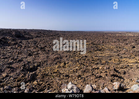 L'Espagne, Lanzarote, amputé de lave noir sans fin sec près de San Antonio Banque D'Images