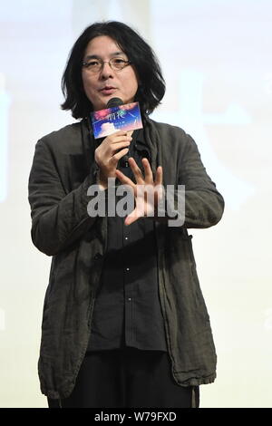 Réalisateur japonais Shunji Iwai assiste à une conférence de presse pour son film 'anime' artifice à Beijing, Chine, 26 novembre 2017. Banque D'Images