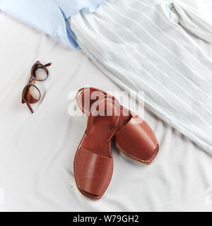 Tenue confortable en cuir fait de vous pieds sont beaux et élégants. haut voir photo recadrée Banque D'Images