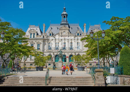 Vannes, Bretagne, France - 11 juillet 2019 : l'hôtel de ville historique de Vannes, construit entre 1880 et 1886. Vannes est une ville de marché en Bretagne, France. Banque D'Images