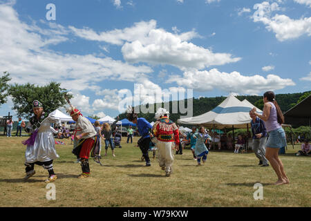 Danse traditionnelle à Kanatsiohareke annuel festival indien Mohawk, Fonda, New York, comté de Montgomery Banque D'Images