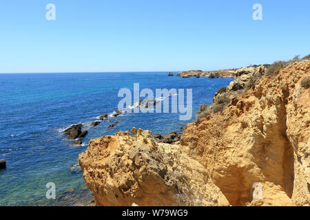 Côte Rocheuse près de Albufeira Banque D'Images