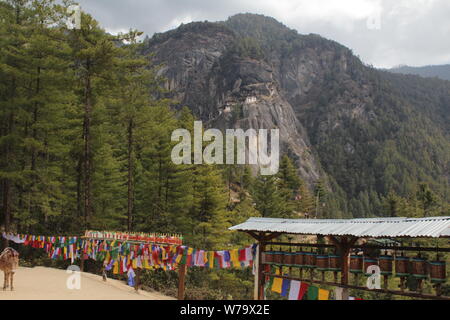 Trekking au Bhoutan - Monastère Tiger's Nest Banque D'Images