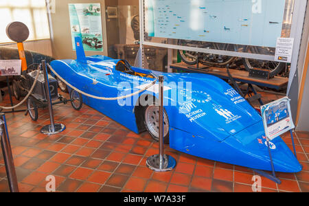 Le Bluebird II dans lequel Don Wales UK a battu le record de vitesse pour une voiture électrique, une exposition au Musée de Brooklands, Weybridge, Surrey, UK Banque D'Images