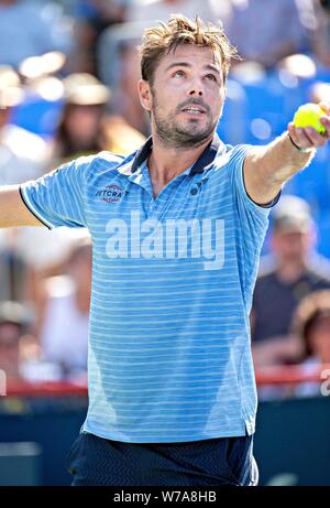 Montréal, Canada. 5 Août, 2019. Stan Wawrinka sert de la Suisse au cours de la première série de match masculin contre Grigor Dimitrov de la Bulgarie à la Coupe Rogers 2019 à Montréal, Canada, le 5 août 2019. Crédit : Andrew Soong/Xinhua/Alamy Live News Banque D'Images