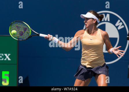 Toronto, Canada. 5 Août, 2019. Belinda Bencic de Suisse renvoie la balle au cours de la première série de dames en match contre Anastasia Potapova de la Russie lors de la Coupe Rogers 2019 à Toronto, Canada, le 5 août 2019. Credit : Zou Zheng/Xinhua/Alamy Live News Banque D'Images