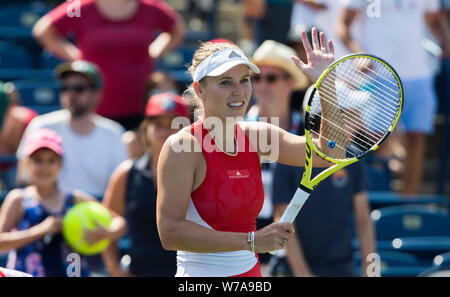 Toronto, Canada. 5 Août, 2019. Caroline Wozniacki de Danemark célèbre victoire après le premier tour des dames en match contre Yulia Putintseva du Kazakhstan à la Coupe Rogers 2019 à Toronto, Canada, le 5 août 2019. Credit : Zou Zheng/Xinhua/Alamy Live News Banque D'Images