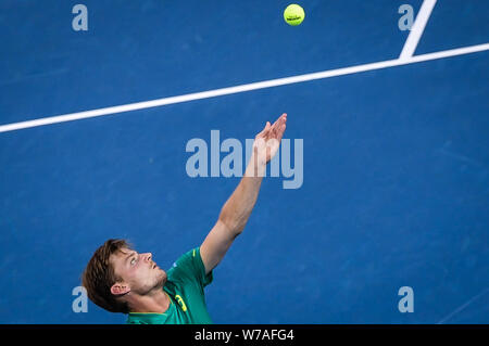 David Goffin d'Alexandr Dolgopolov Belgique sert à l'encontre de l'Ukraine dans leur dernier match du masculin au cours de l'Open de tennis de Shenzhen 2017 t Banque D'Images