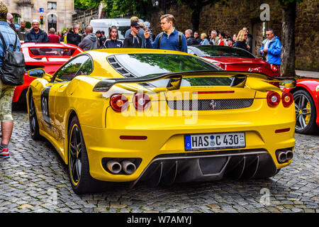 Allemagne, FULDA - Nov 2019 : feux de recul du type jaune Ferrari F430 F131 cabrio est une voiture de sport produite par le constructeur italien Fer Banque D'Images