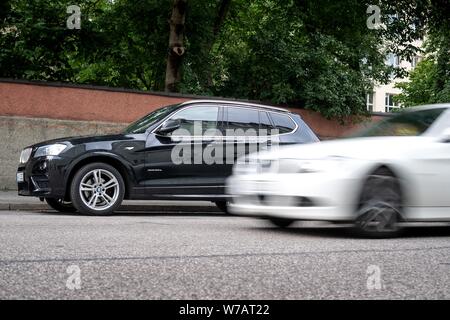 Munich, Allemagne. Le 05 août, 2019. Il y a un VUS sur le côté de la route. Le Gouvernement fédéral Administration des transports (KBA) publie de nouveaux chiffres sur l'utilisation des VUS en Allemagne le 06.08.2019. (Zu dpa 'Agence fédérale de l'environnement : faire de l'achat de voitures avec des émissions de CO2 plus cher' à partir de 06.08.2019) Crédit : Sina Schuldt/dpa/Alamy Live News Banque D'Images